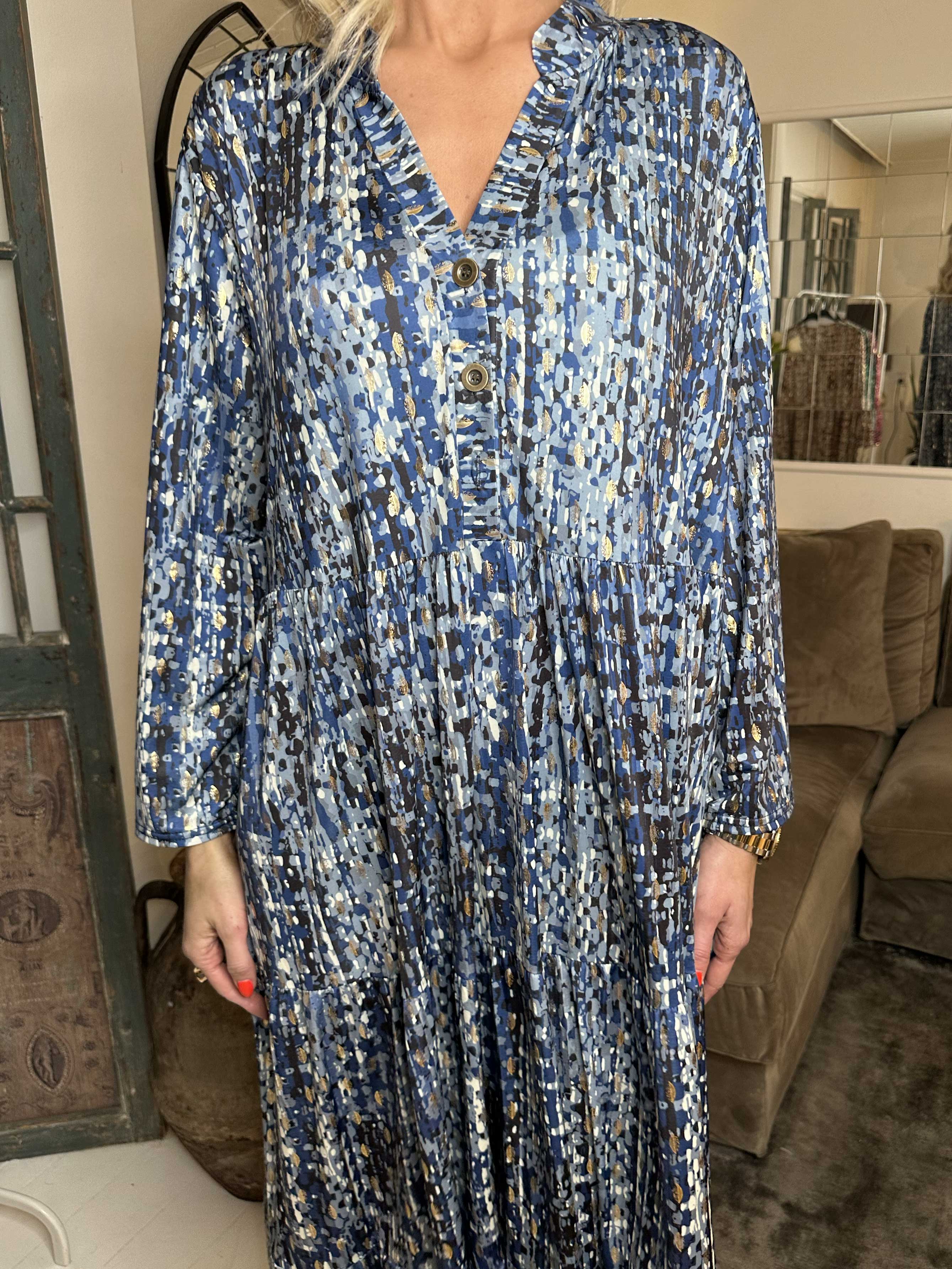 Milano Pattern - Lång mönstrad klänning med lager på lager look